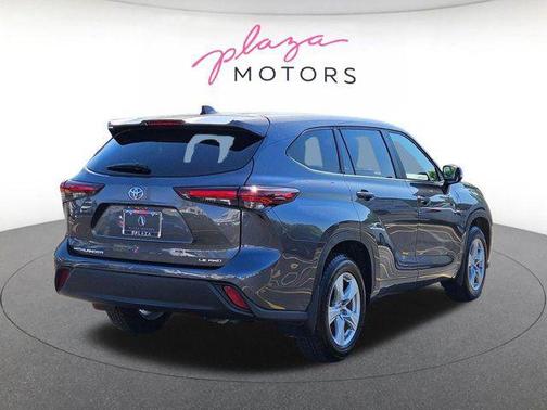 Magnetic Gray Metallic 2024 Toyota Highlander XLE
