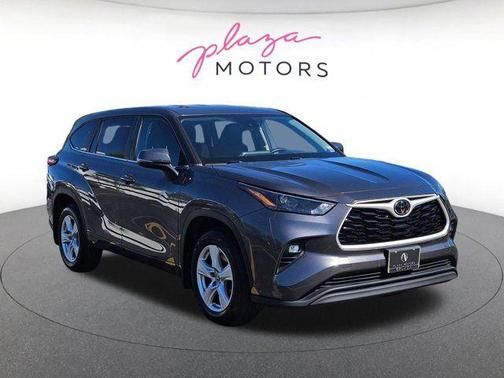Magnetic Gray Metallic 2024 Toyota Highlander XLE