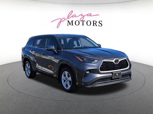 Magnetic Gray Metallic 2024 Toyota Highlander LE