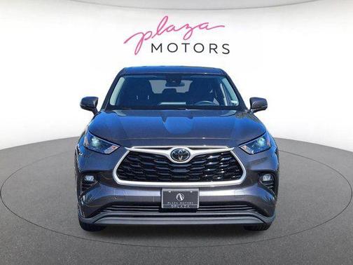 Magnetic Gray Metallic 2024 Toyota Highlander XLE
