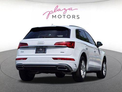 Glacier White Metallic 2023 Audi Q5 45 S line Premium
