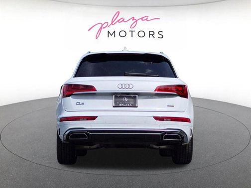 Glacier White Metallic 2023 Audi Q5 45 S line Premium