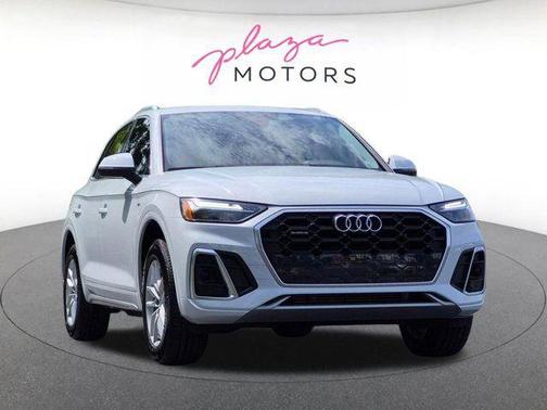 Glacier White Metallic 2023 Audi Q5 45 S line Premium