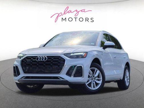 Glacier White Metallic 2023 Audi Q5 45 S line Premium