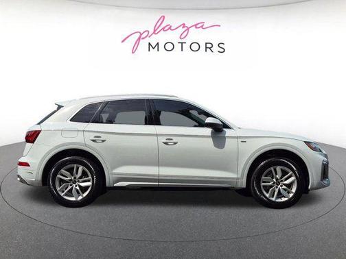 Glacier White Metallic 2023 Audi Q5 45 S line Premium