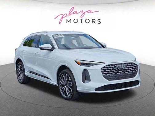 Glacier White Metallic 2025 Audi Q5 Premium Plus TFSI quattro S tronic