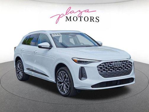 Glacier White Metallic 2025 Audi Q5 Premium Plus TFSI quattro S tronic