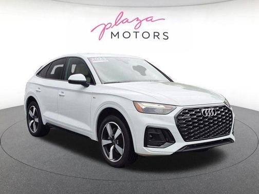 Glacier White Metallic 2023 Audi Q5 45 S line Premium Plus