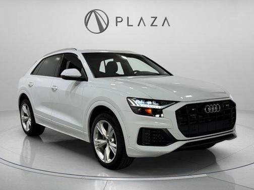 Glacier White Metallic 2023 Audi Q8 55 Premium