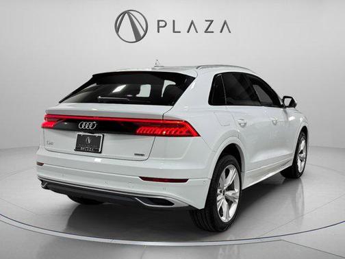 Glacier White Metallic 2023 Audi Q8 55 Premium