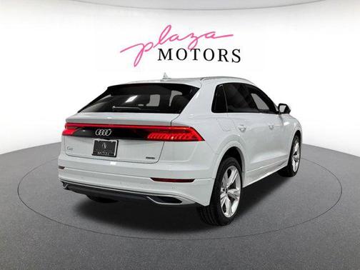 Glacier White Metallic 2023 Audi Q8 55 Premium