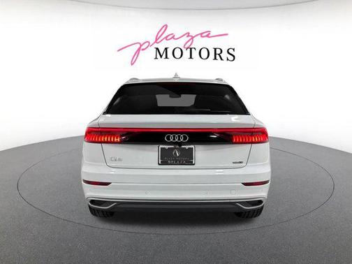 Glacier White Metallic 2023 Audi Q8 55 Premium