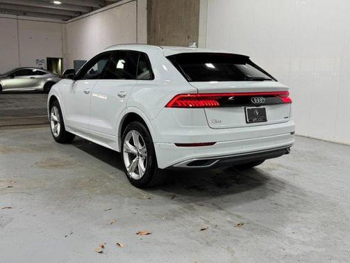 Glacier White Metallic 2023 Audi Q8 55 Premium
