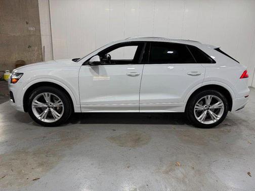 Glacier White Metallic 2023 Audi Q8 55 Premium
