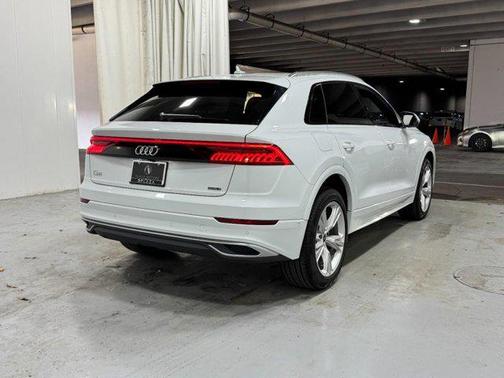 Glacier White Metallic 2023 Audi Q8 55 Premium
