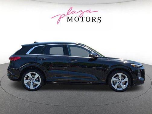 Mythos Black Metallic 2025 Audi Q5 Prestige TFSI quattro S tronic