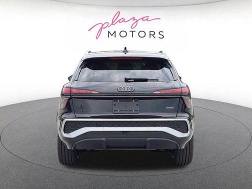 Mythos Black Metallic 2026 Audi Q3 TFSI quattro S tronic