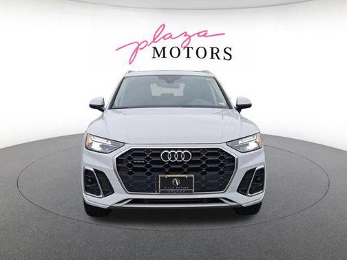 Glacier White Metallic 2023 Audi Q5 45 S line Premium