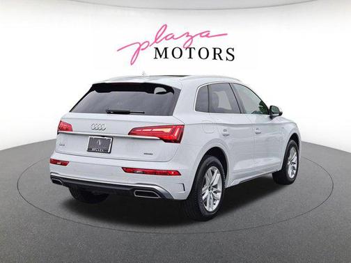 Glacier White Metallic 2023 Audi Q5 45 S line Premium