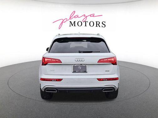 Glacier White Metallic 2023 Audi Q5 45 S line Premium