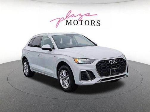 Glacier White Metallic 2023 Audi Q5 45 S line Premium