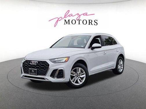 Glacier White Metallic 2023 Audi Q5 45 S line Premium