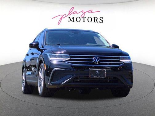 Deep Black Pearl 2024 Volkswagen Tiguan 2.0T SE 4MOTION