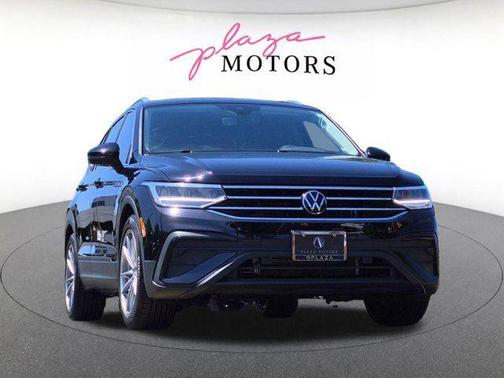 Deep Black Pearl 2024 Volkswagen Tiguan 2.0T SE 4MOTION