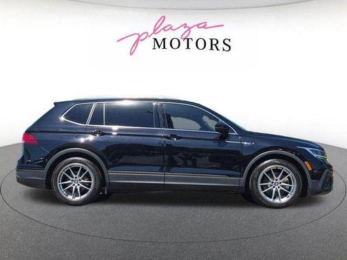 Deep Black Pearl 2024 Volkswagen Tiguan 2.0T SE 4MOTION