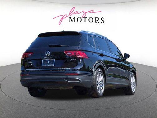 Deep Black Pearl 2024 Volkswagen Tiguan 2.0T SE 4MOTION
