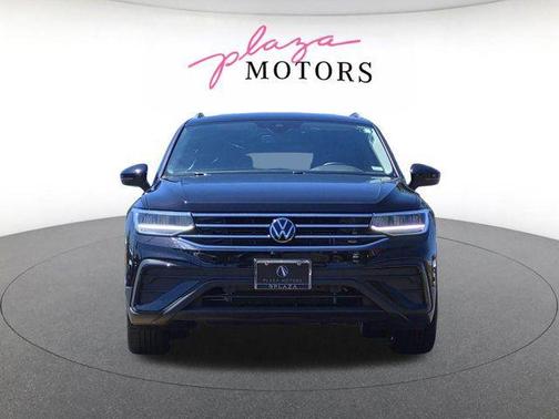 Deep Black Pearl 2024 Volkswagen Tiguan 2.0T SE 4MOTION