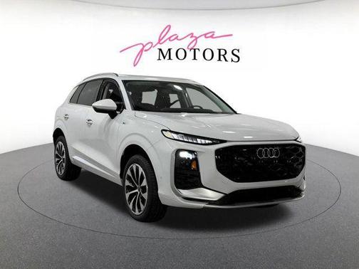 Glacier White Metallic 2026 Audi Q3 TFSI quattro S tronic