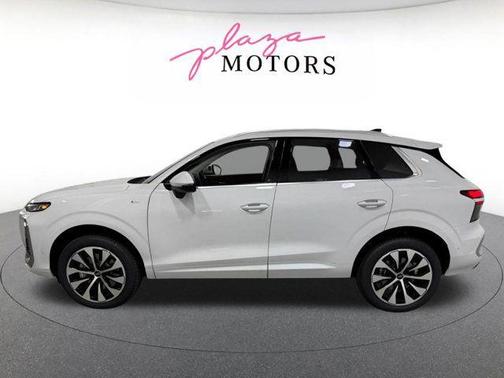 Glacier White Metallic 2026 Audi Q3 TFSI quattro S tronic