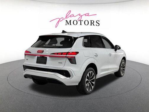Glacier White Metallic 2026 Audi Q3 TFSI quattro S tronic