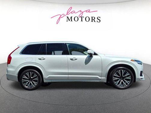 Crystal White Metallic 2020 Volvo XC90 T6 Momentum