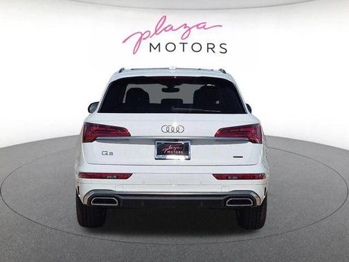 Glacier White Metallic 2023 Audi Q5 45 S line Premium
