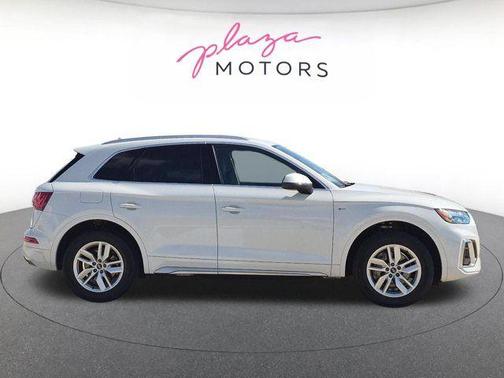 Glacier White Metallic 2023 Audi Q5 45 S line Premium