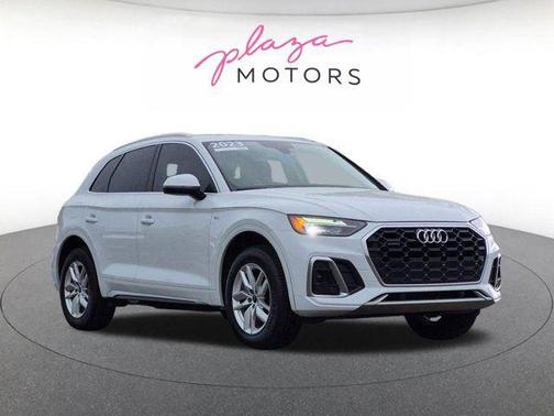 Glacier White Metallic 2023 Audi Q5 45 S line Premium