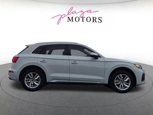 Glacier White Metallic 2023 Audi Q5 45 S line Premium
