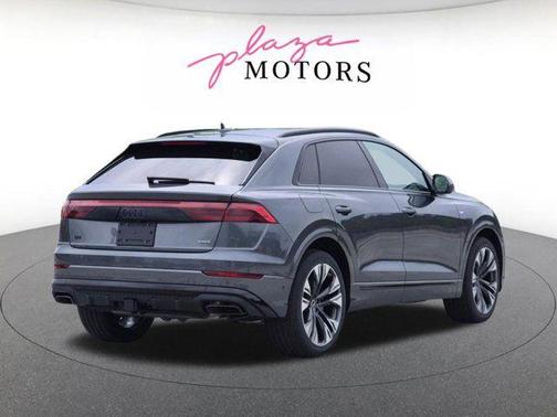 Daytona Gray Pearl Effect 2026 Audi Q8 55 Premium Plus