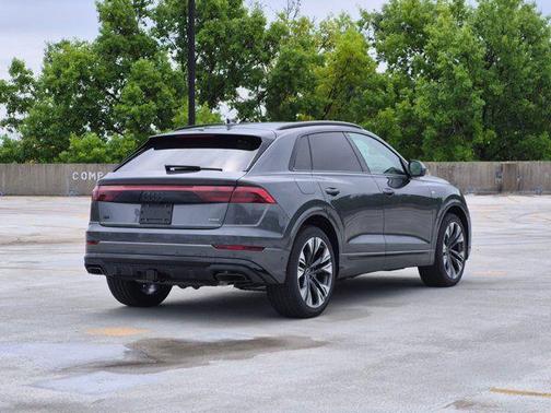 Daytona Gray Pearl Effect 2026 Audi Q8 55 Premium Plus