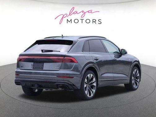 Daytona Gray Pearl Effect 2026 Audi Q8 55 Premium Plus