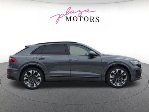 Daytona Gray Pearl Effect 2026 Audi Q8 55 Premium Plus