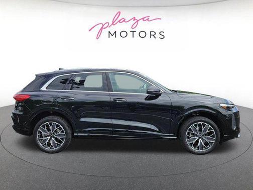 Mythos Black Metallic 2025 Audi Q5 Premium Plus TFSI quattro S tronic