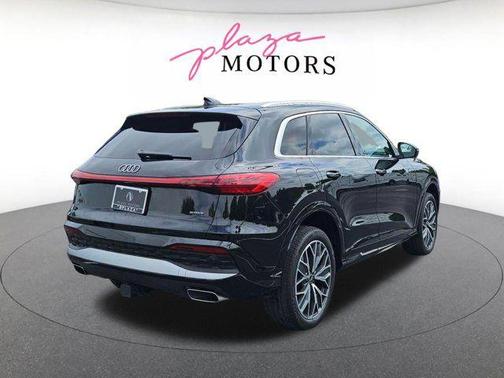 Mythos Black Metallic 2025 Audi Q5 Premium Plus TFSI quattro S tronic