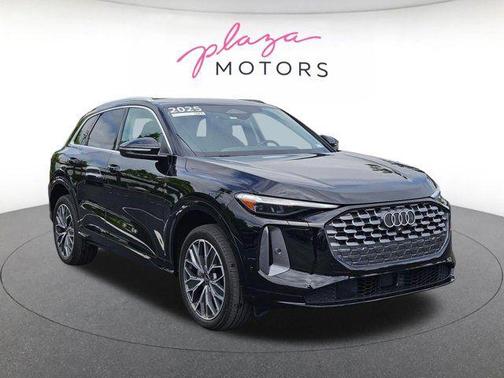Mythos Black Metallic 2025 Audi Q5 Premium Plus TFSI quattro S tronic