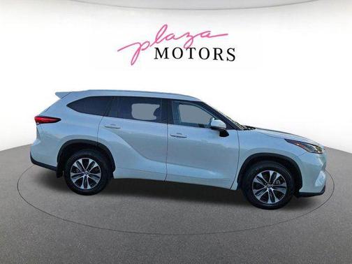 Blizzard Pearl 2021 Toyota Highlander XLE