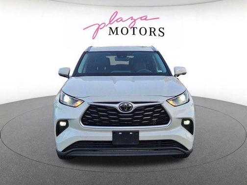 Blizzard Pearl 2021 Toyota Highlander XLE