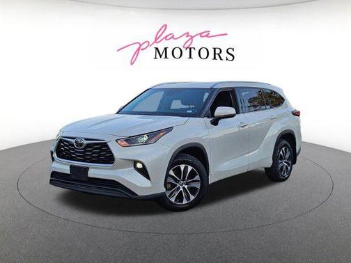 Blizzard Pearl 2021 Toyota Highlander XLE