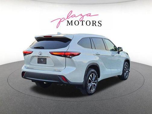 Blizzard Pearl 2021 Toyota Highlander XLE